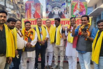 पटना सिटी: गायघाट संकट मोचन हनुमान मंदिर में श्री राधाकृष्ण के आठवें स्थापना दिवस पर निकली भव्य शोभायात्रा, हजारों भक्तों ने लिया हिस्सा