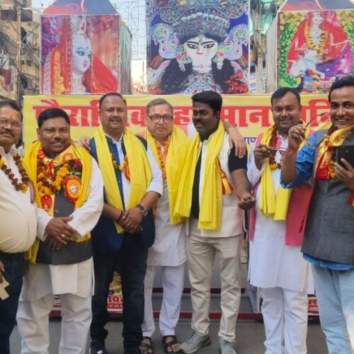 पटना सिटी: गायघाट संकट मोचन हनुमान मंदिर में श्री राधाकृष्ण के आठवें स्थापना दिवस पर निकली भव्य शोभायात्रा, हजारों भक्तों ने लिया हिस्सा