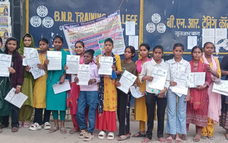 प्रथम एजुकेशन फाउंडेशन का सेकेंड चांस कार्यक्रम: पटना के 22 हाई स्कूलों में 381 अनुत्तीर्ण बालिकाओं को मिला शैक्षणिक सहयोग, बिहार बोर्ड परीक्षा में लौटा आत्मविश्वास