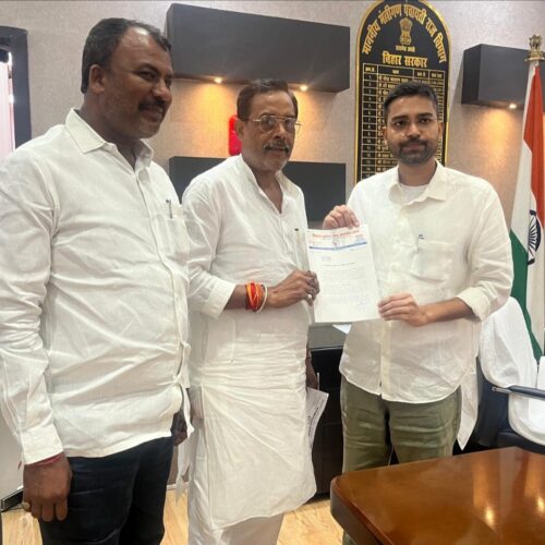 ग्रामकचहरी की सुनवाई फिर से प्रत्येक शनिवार करने की मांग,मंत्री को सौंपा मांग पत्र
