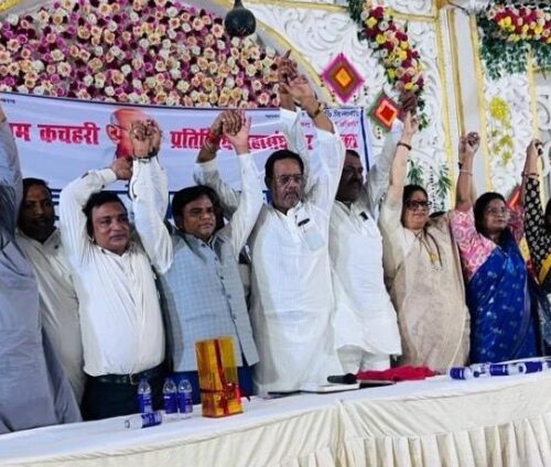 बिना परिसीमन व आरक्षण के पंचायत चुनाव असंवैधानिक: त्रिस्तरीय पंचायत प्रतिनिधि एवं पंच‑सरपंच संघ के नेतृत्व में महाबैठक में बड़े आंदोलन का ऐलान
